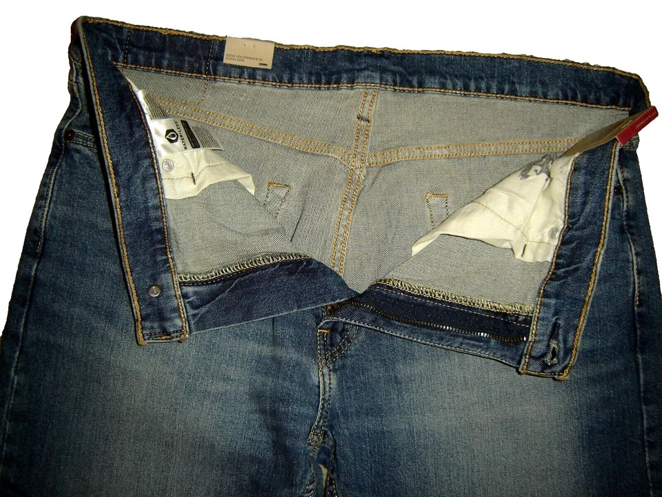 NWT Levi’s 513 jeans 36 x 30 Slim Straight Fit Retail $80 Style # 08513-0715