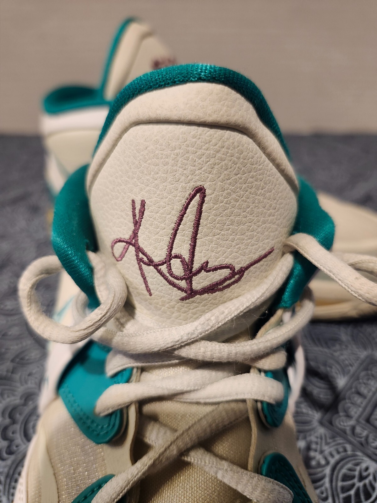 Size 4Y- Nike Sue Bird x Kyrie Infinity Golden Tribute DD0334 002! Nice!