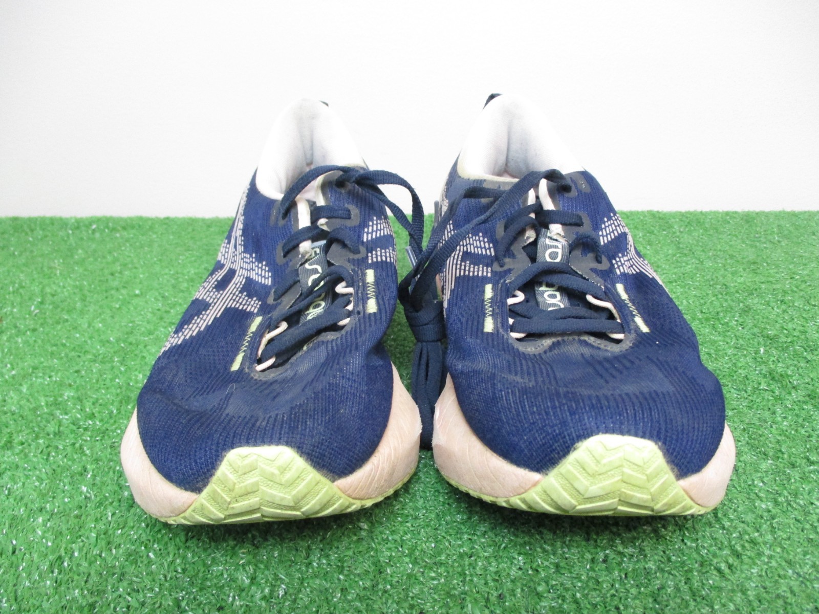 Asics Novablast 5 Womens Size 8.5 Medium B Midnight Breeze Peach Sneakers