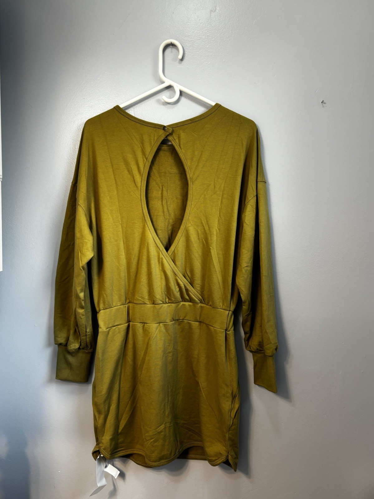 Fisoew Long Sleeve Athletic Dress Backless Keyhole Built-in Shorts Sz M NWT