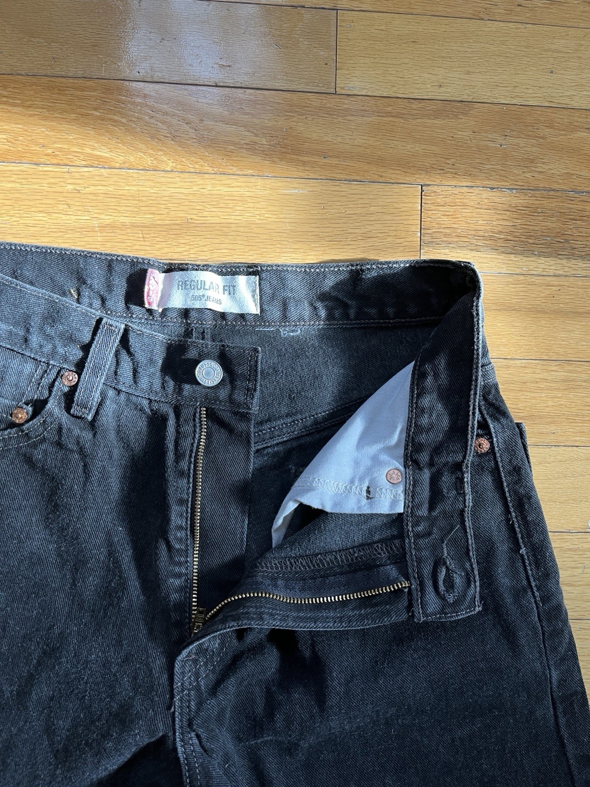 VTG Levis Jeans 505 Regular Fit Men’s 30×32 Black Denim Straight Leg Y2K 2003