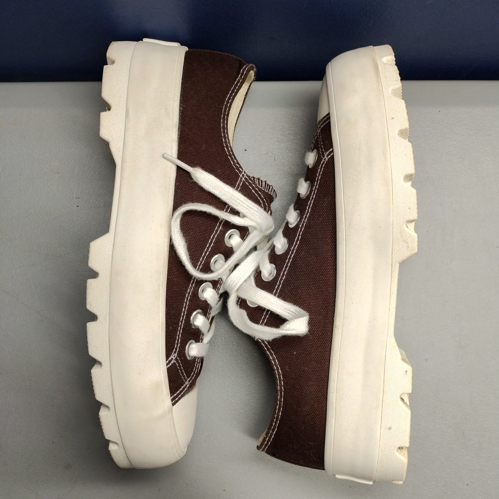 Cushionaire Vasco Platform Sneakers Womens 8M Brown White Upper Fabric Lace Up