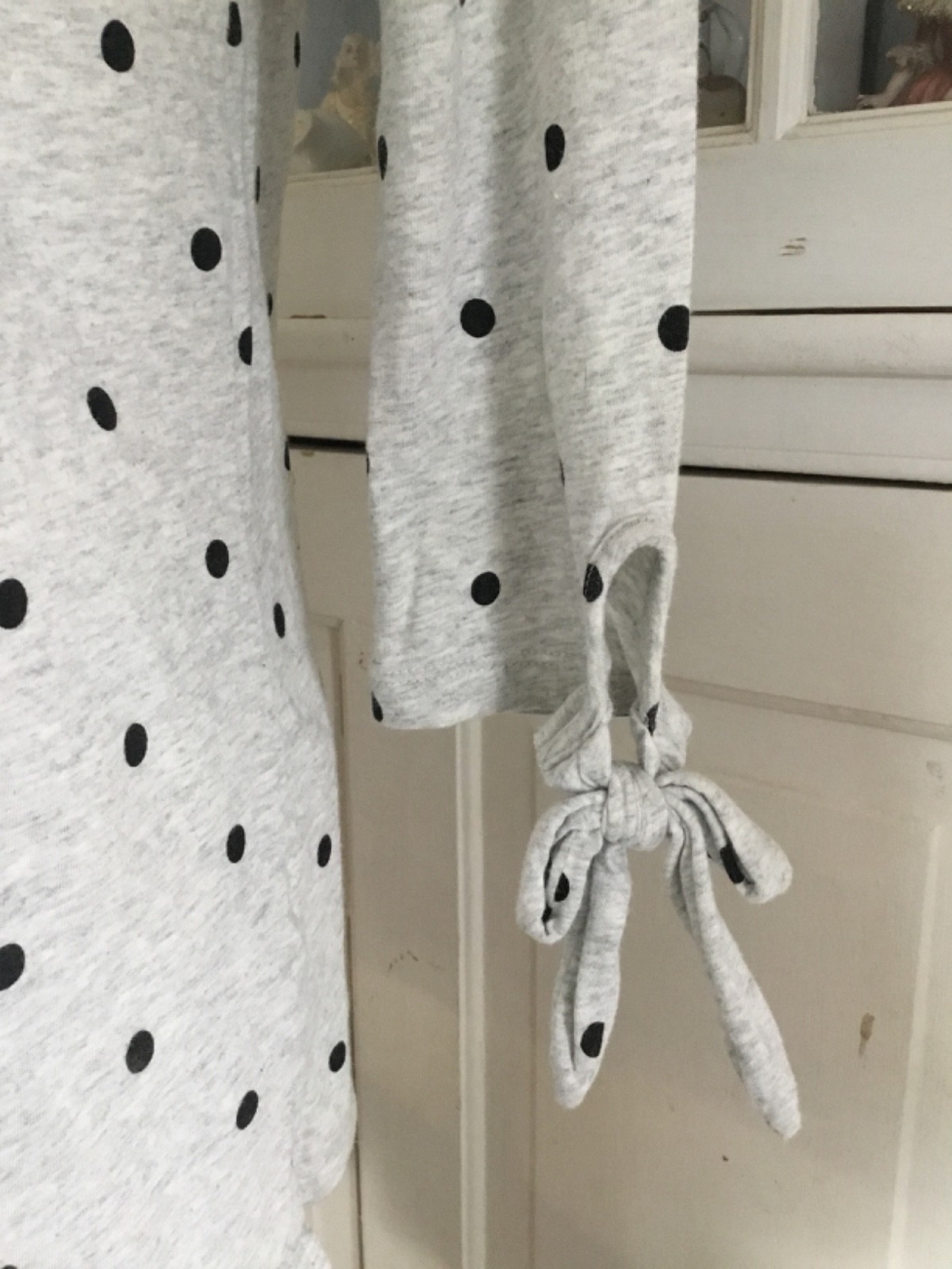 Old Navy Gray Black Polka Dot 3/4 Tie Sleeve Detail Pullover Top S EUC