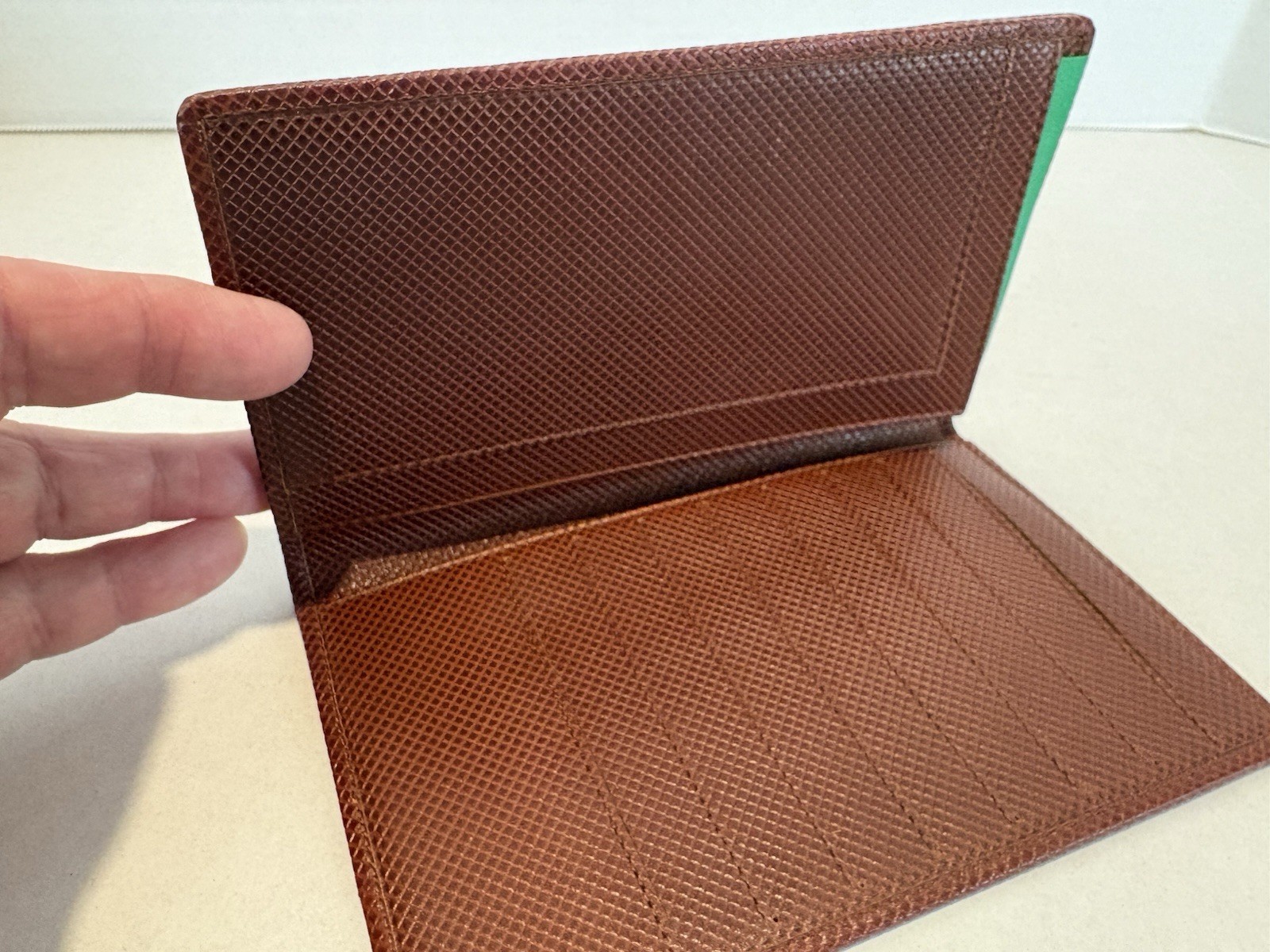 Bottega Veneta Men’s Wallet Black Diamond Texture With Brown Trim 8 Card Slots