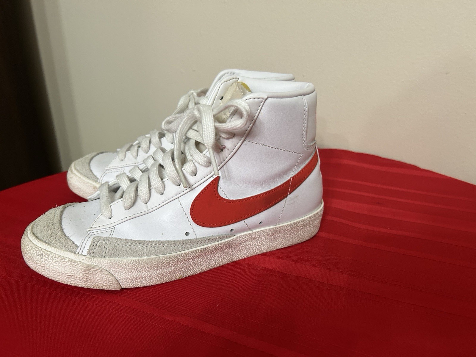 Nike Blazer Mid ’77 Vintage ‘White Red CZ1055-101 size women’s 7