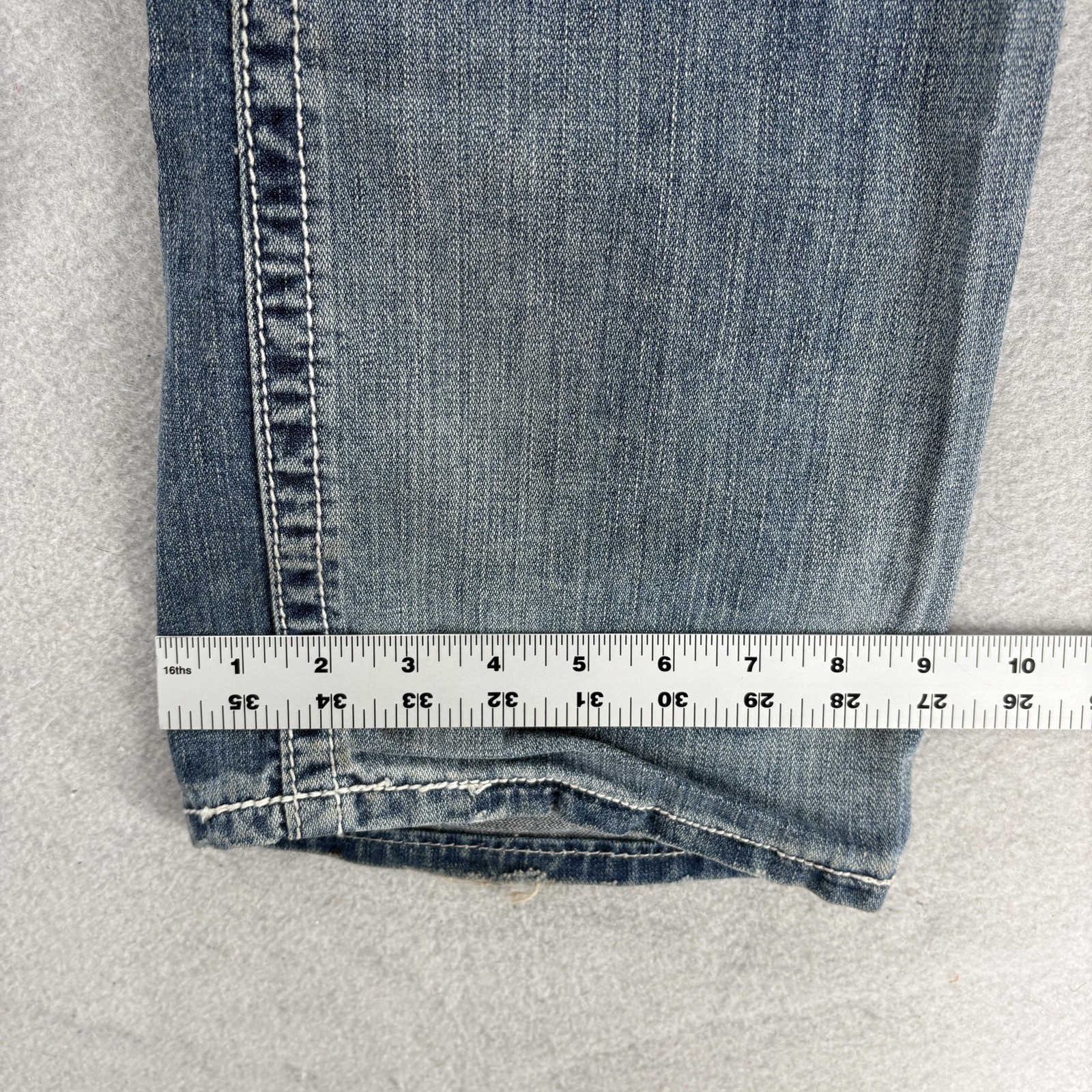 Buckle BKE Derek Straight Jeans Mens 38×34 Blue Wash Relaxed Distressed Denim