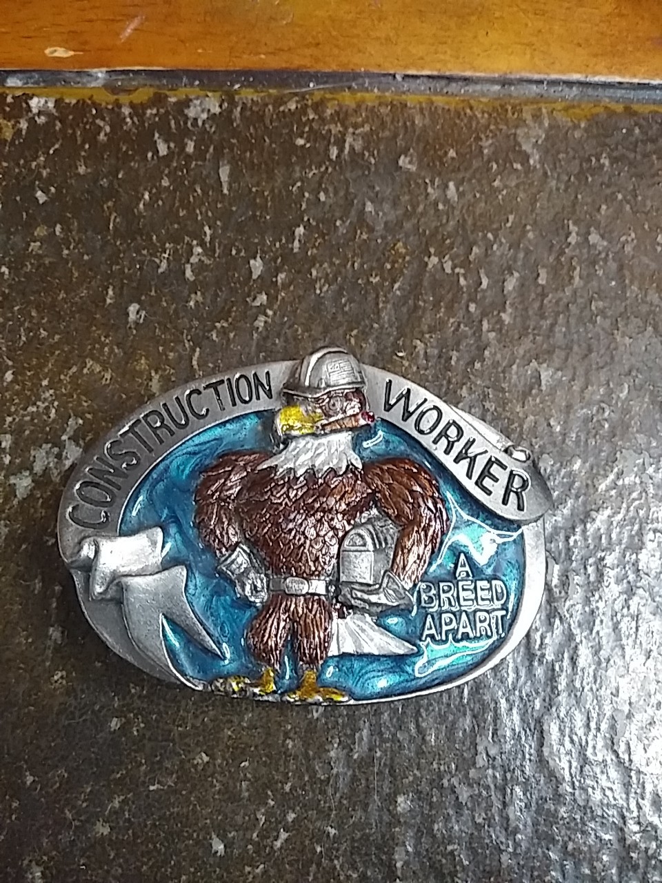 VTG 1988 “CONSTRUCTION WORKER” COMMEMORATIVE BELT BUCKLE USA