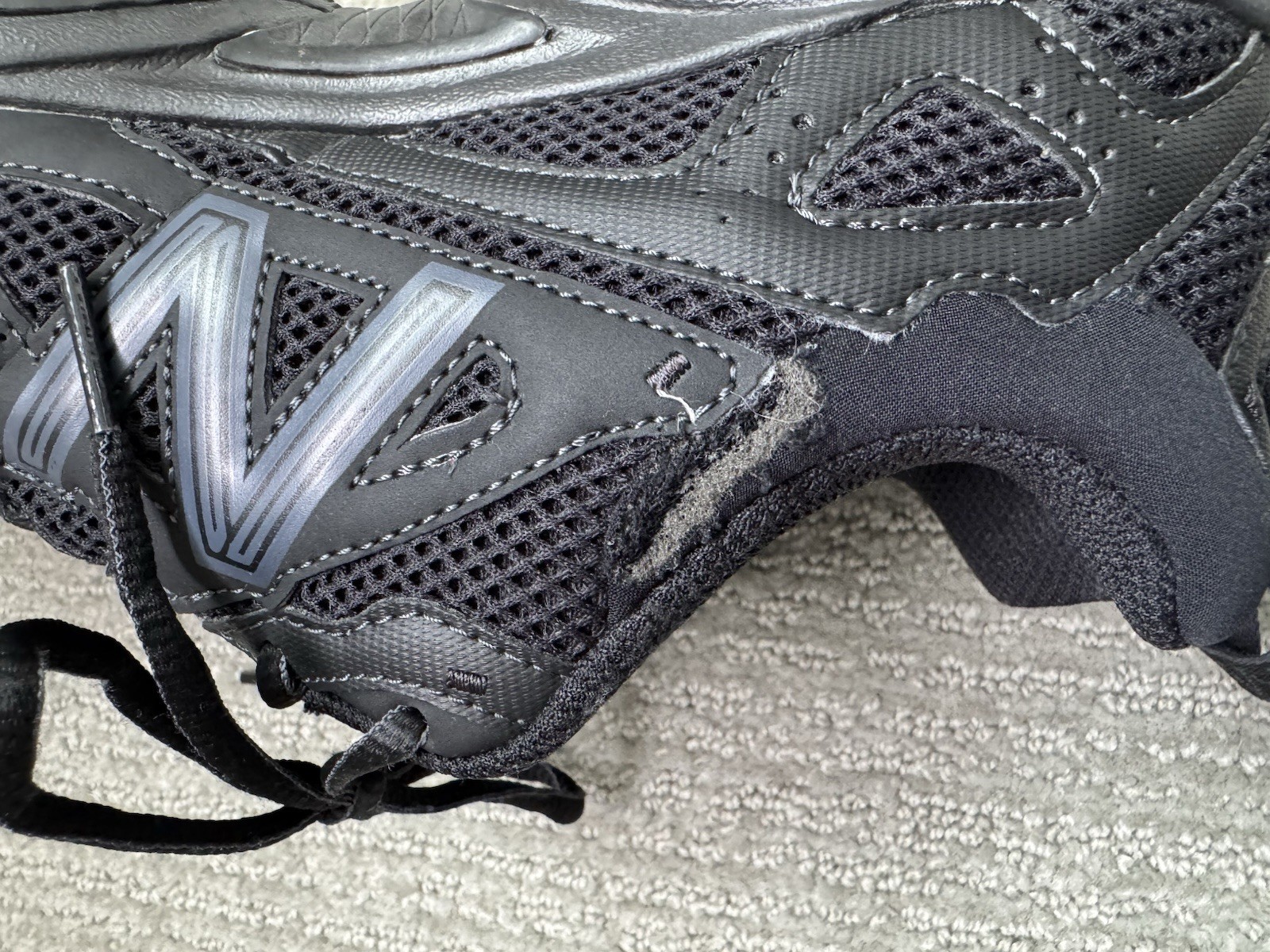 New Balance 610 Black Phantom