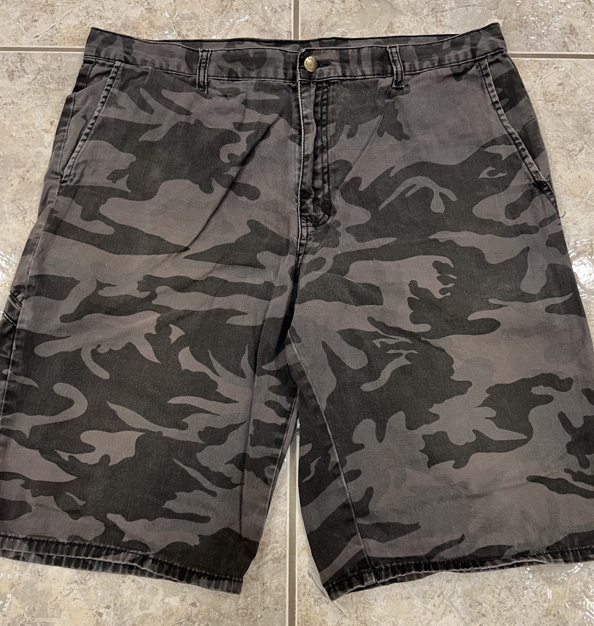 Wrangler Men’s 38 Gray Black Camo Shorts Casual Workwear Tech Cell Pocket
