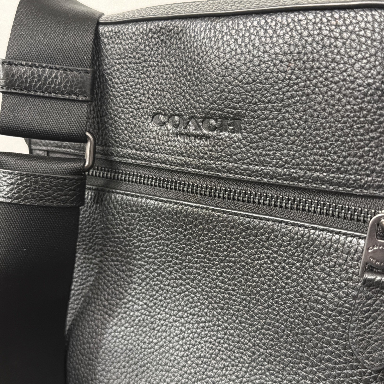 COACH 4011 Houston Flight Bag In Pebble Leather Crossbody Gunmetal/Black