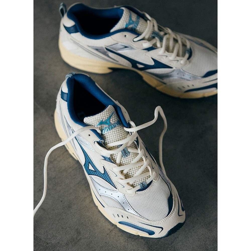 mizuno MXR D1GA256206 Light Beige Blue Unisex Shoes tko06