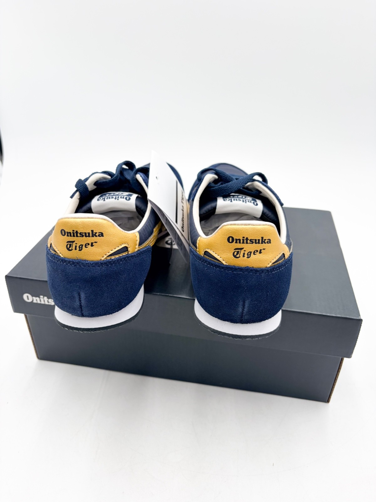 【NEW】Onitsuka Tiger SERRANO Midnight/Pure Gold Daily Sneaker (Men’s US 6.5)