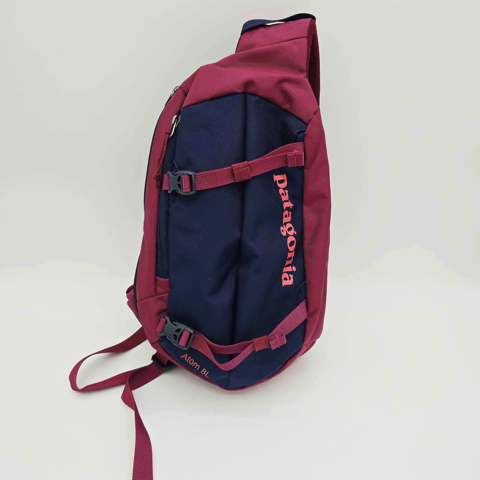 Patagonia Atom 8L Classic Burgandy/Navy Crossbody Sling Bag Backpack – Read