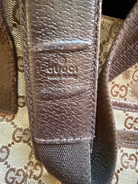 Authentic Gucci GG Supreme Monogram Small Flat Messenger Bag Dark Brown $230