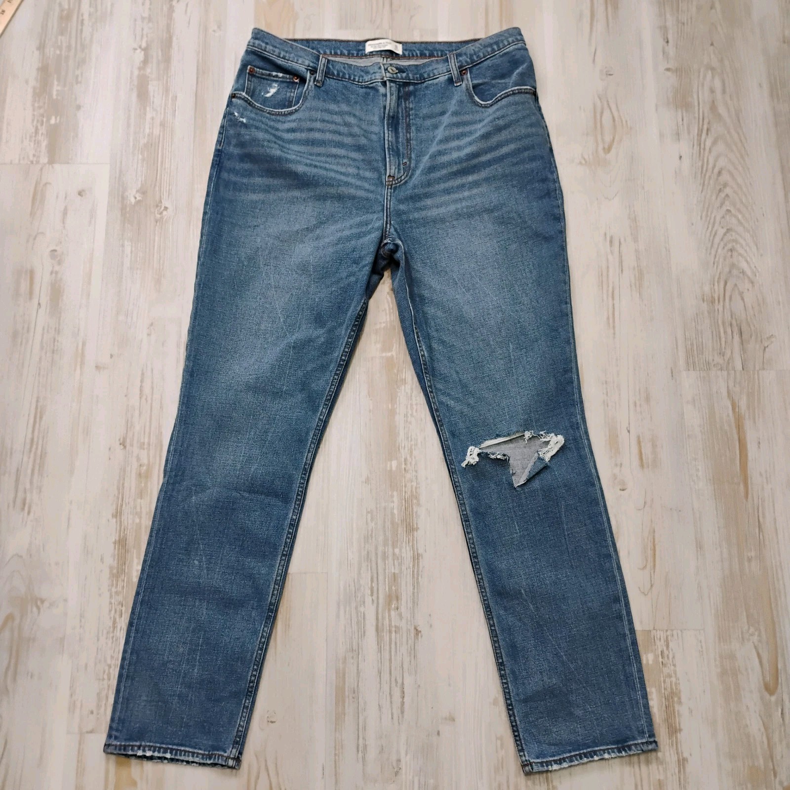 Abercrombie & Fitch 90s Slim Straight Ultra High Rise Jeans 34/18 (Actual 38×32)