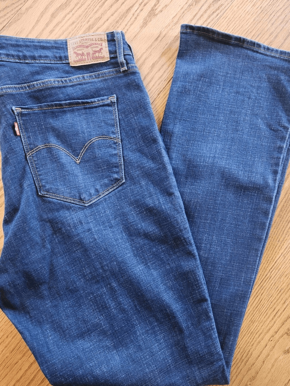 36 Levi’s 725 Highrise Bootcut Classic Dark Wash Blue Jeans