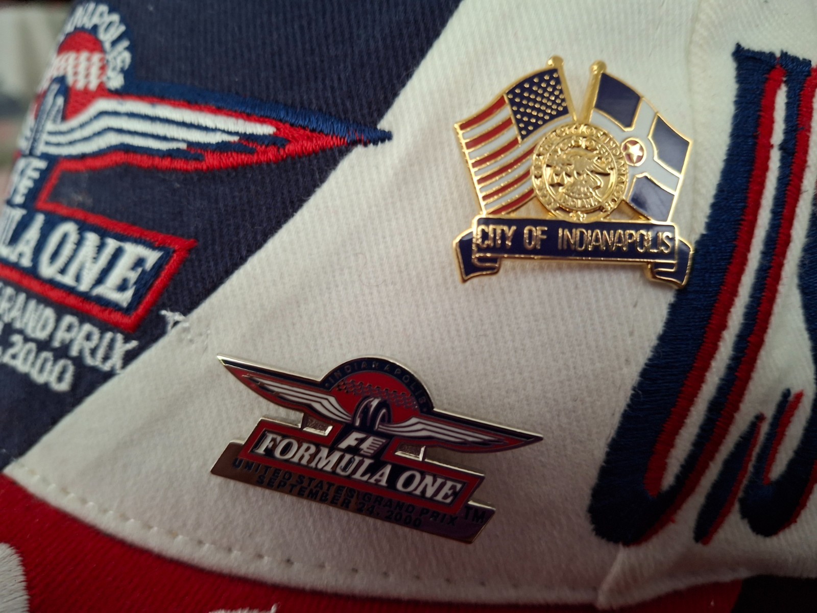 2000 Formula One Inaugural US Grand Prix Indianapolis Hat Cap + 3 Pins F1 Rare