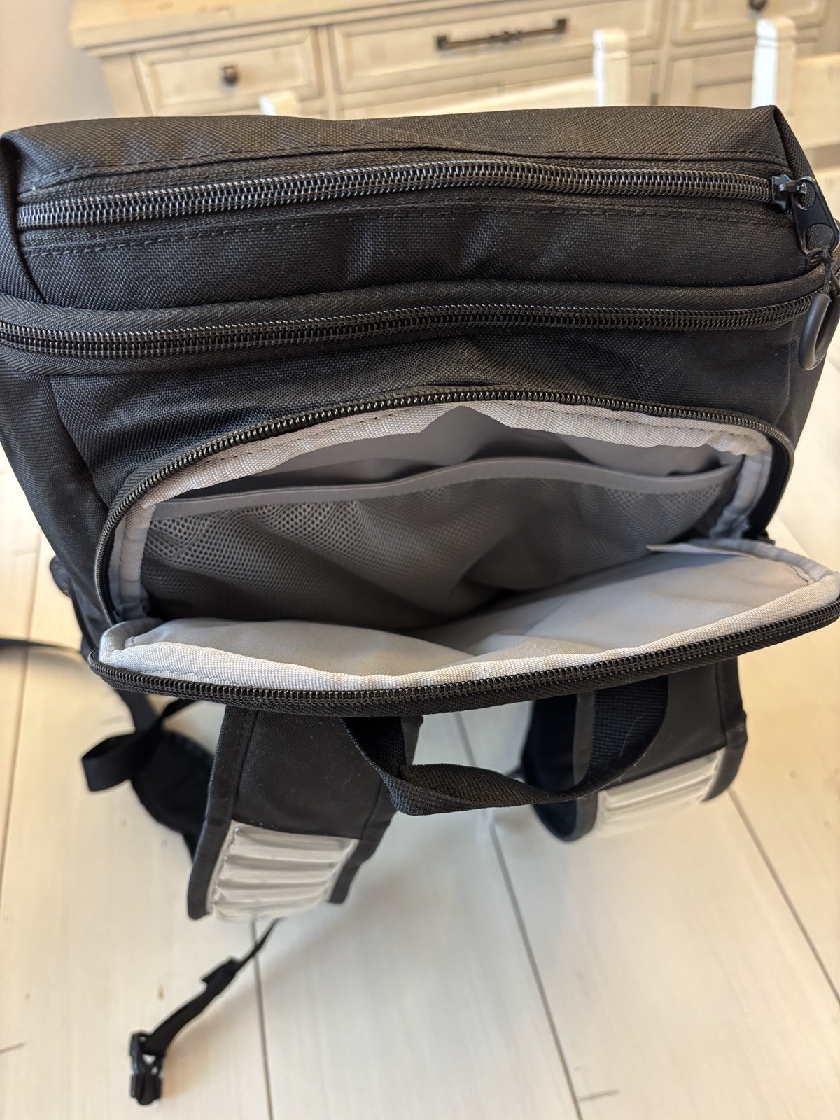 Nike Elite Black Large Backpack Zip Closure Padded Straps Outer Pockets
