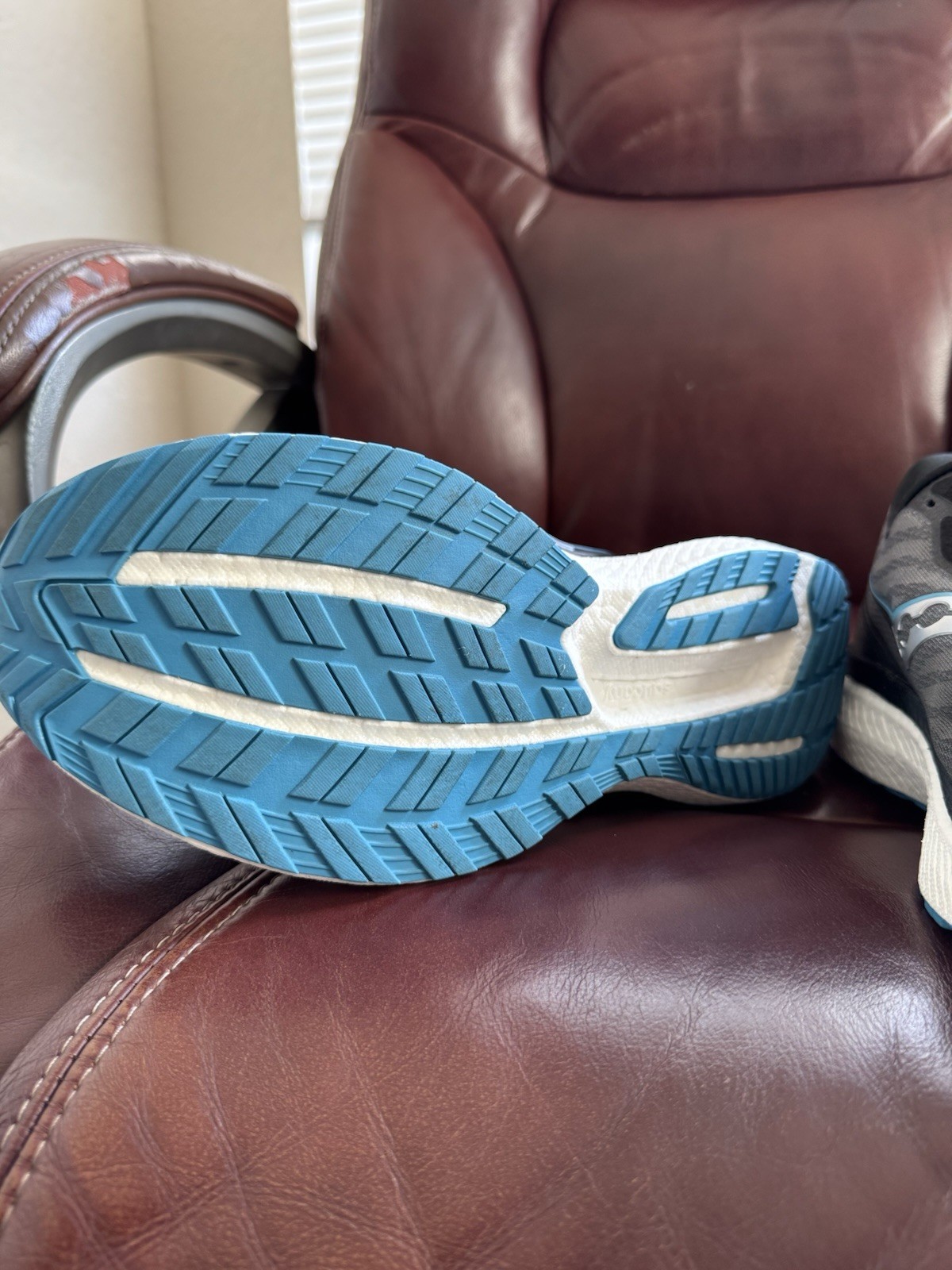 Saucony Triumph Men’s Running Sneaker Lace Up Low Top Rubber Sole Gray/Blue