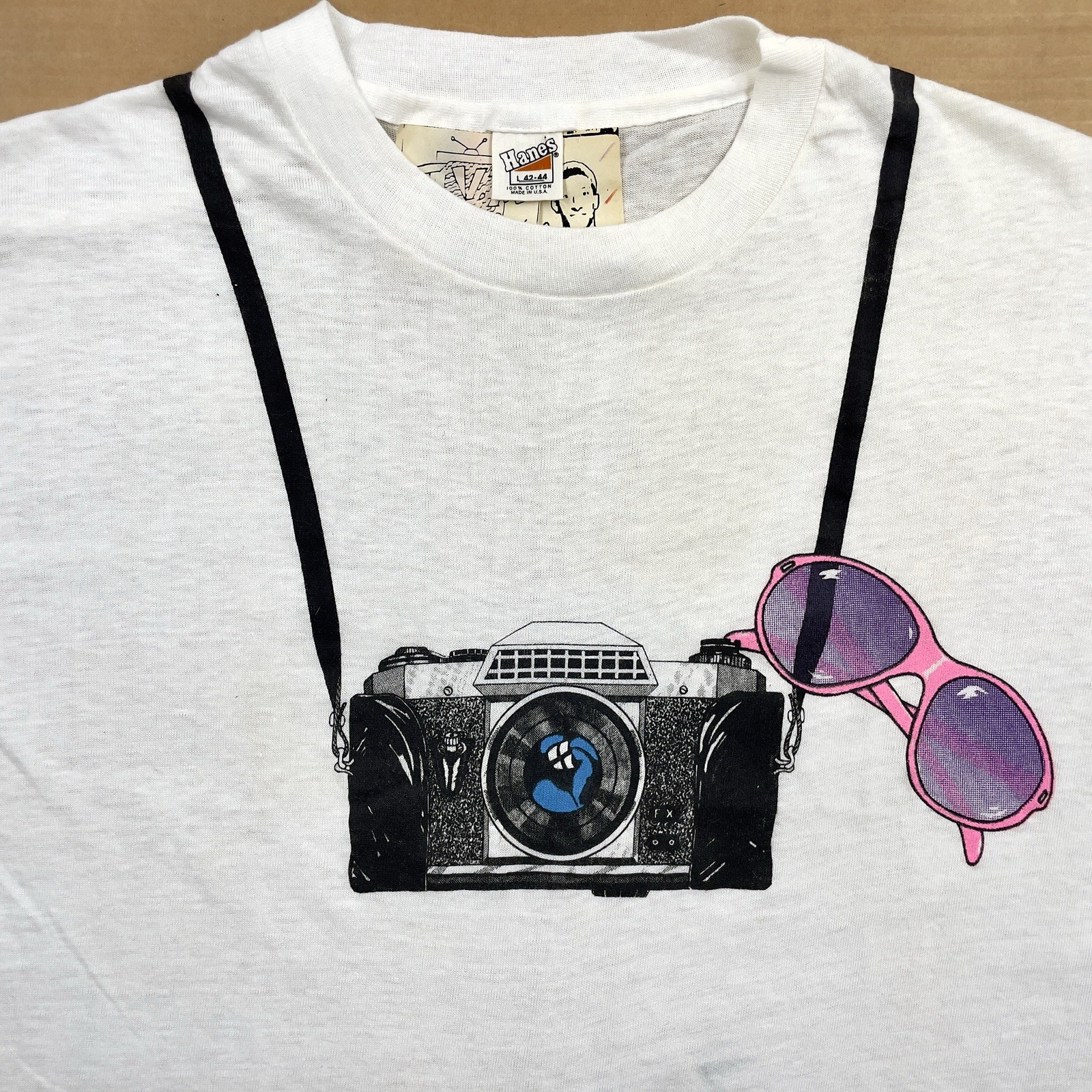 VTG 70s Camera / Photography 20.75” x 31.25” Tourist Vacation T Shirt
