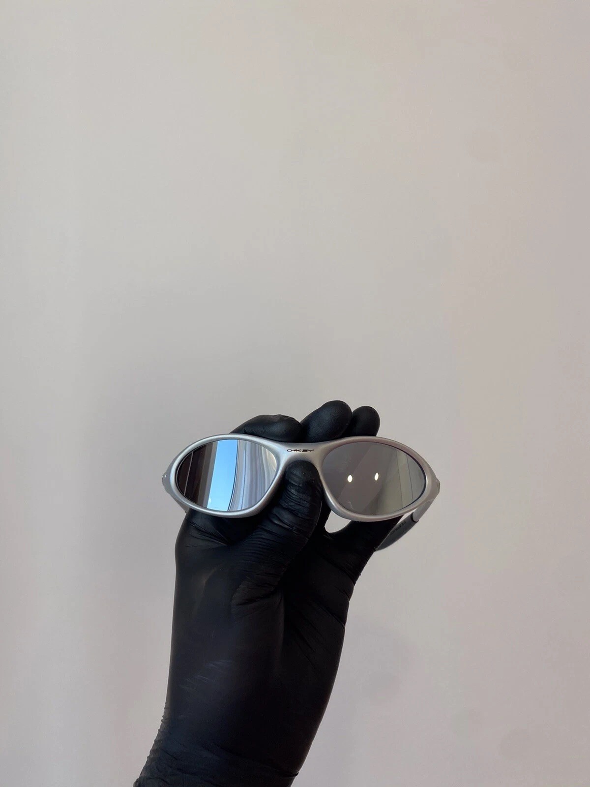Oakley Minute 1.0 Silver Sunglasses