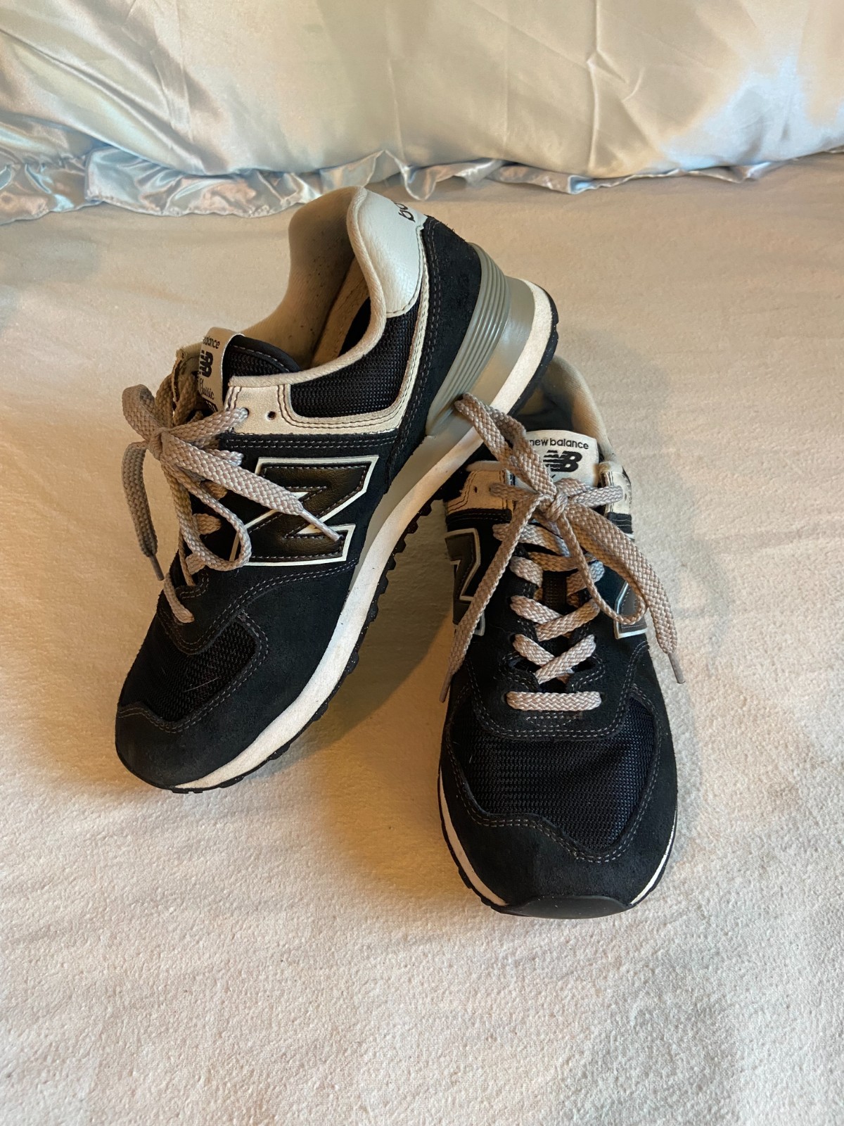 New Balance 574 Classic Black Gray White Lace-Up Low Top Sneakers