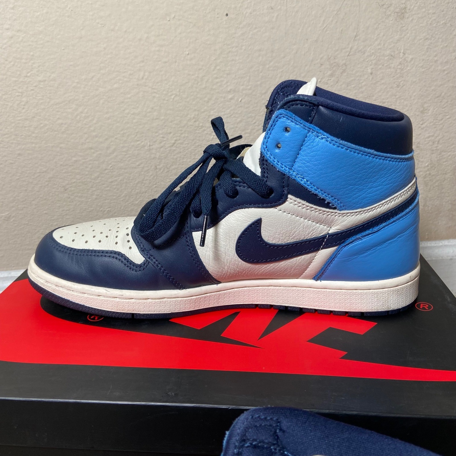 Jordan 1 Retro High OG Obsidian 2019 Men Size 10.5 Used with Box 555088-140