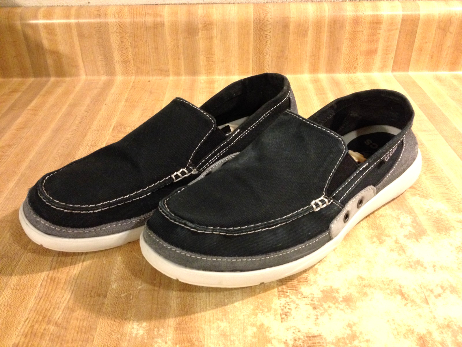 Crocs Mens 9M Walu Accent Black Gray Canvas Slip On Beach Bum Vagabond Loafers