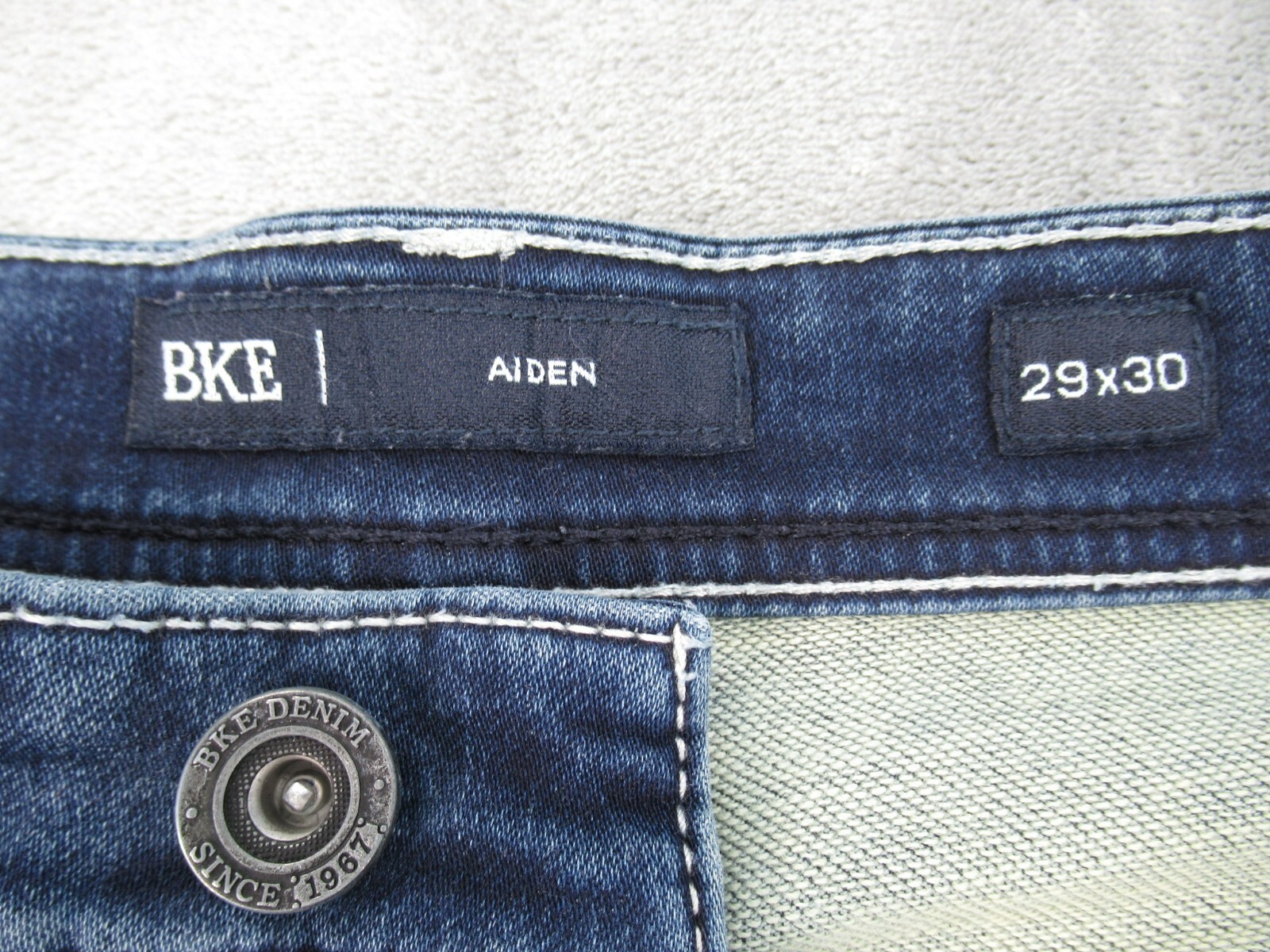 BKE Jeans Aiden Men’s 29×30 (Actual 28×28) Boot Cut Leg Medium Wash Blue