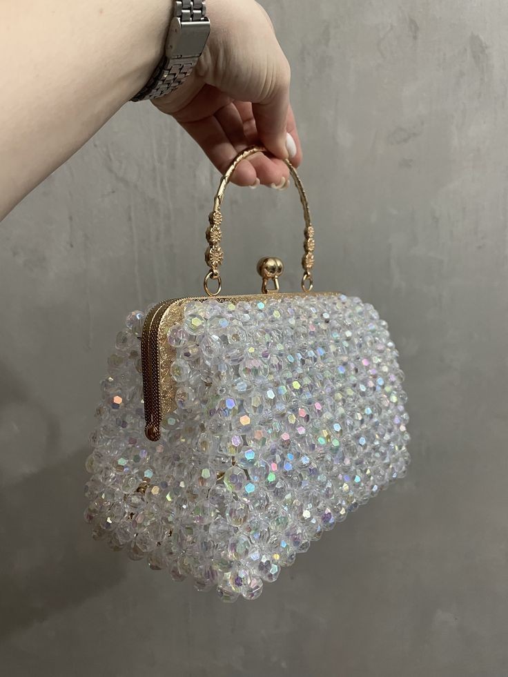 Handcrafted using premium crystal beads – Unique design, entirely handmade🎀