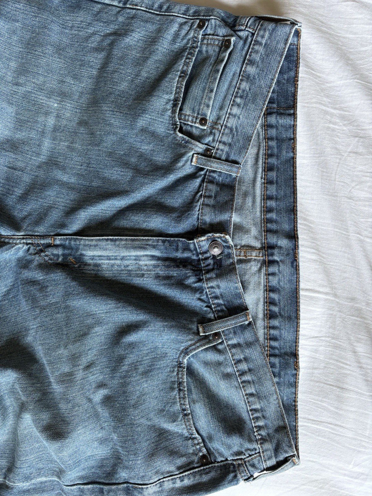 Levi’s Men’s Blue Light Wash Straight Jeans 100% Cotton Denim Button 5-Pocket