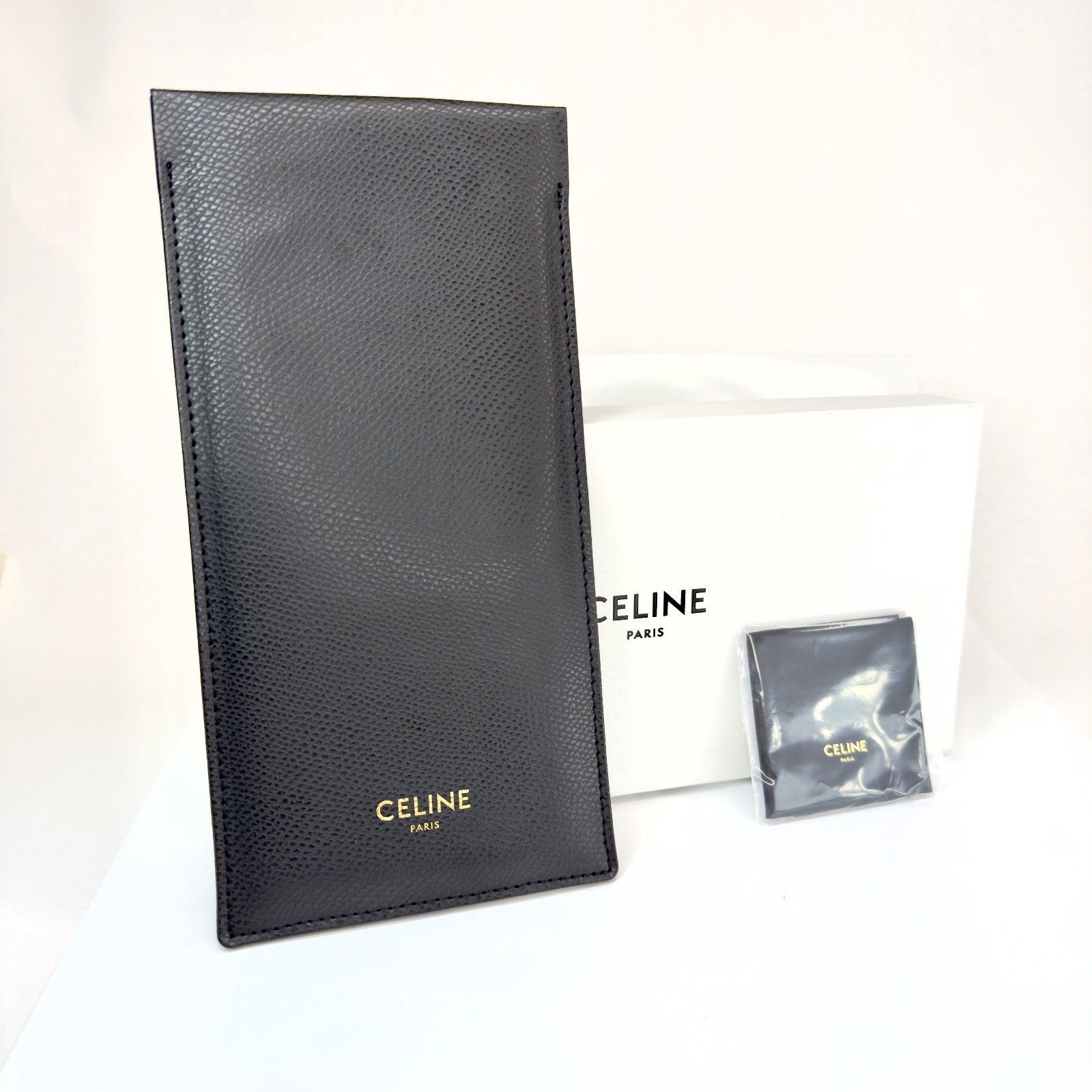 CELINE CL40235U 40235 METAL TRIOMPHE Black Gold Logo Oval Unisex Sunglasses 01A