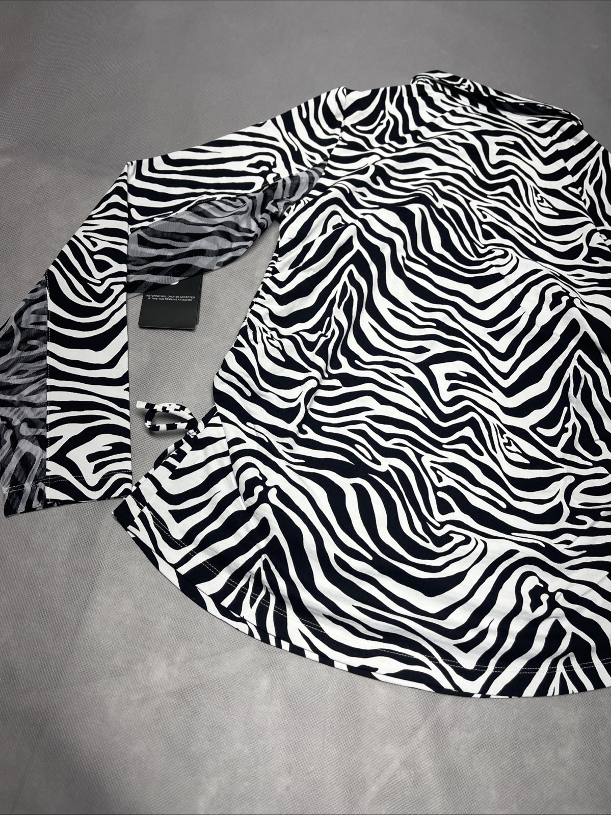 IBKUL Black & White Cecilia Zebra Print Long Sleeve Small Drawstring UPF 50+