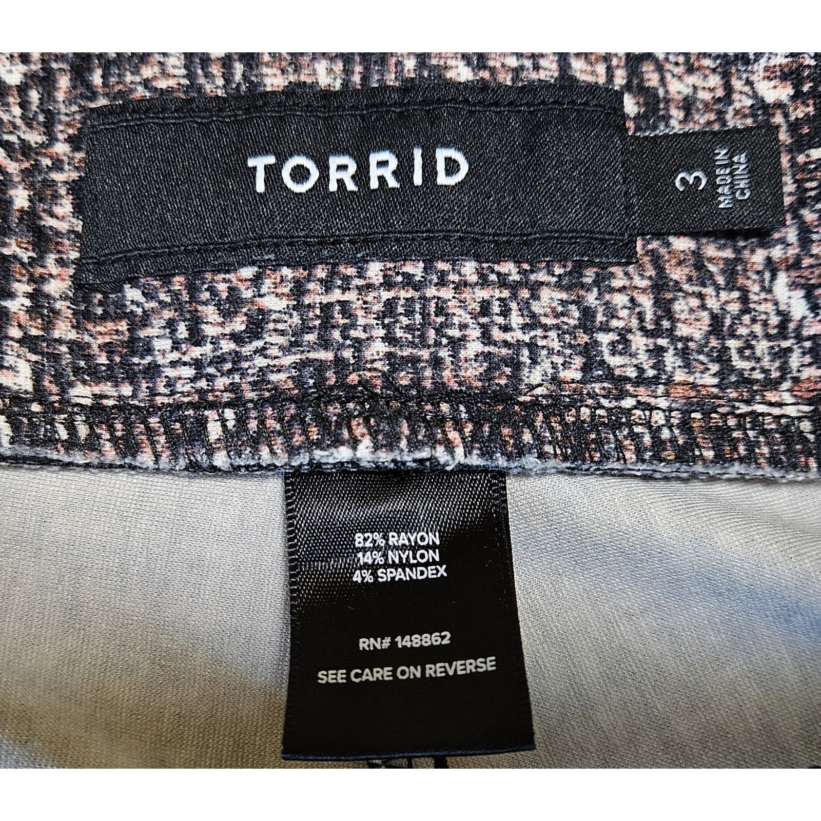 TORRID 3 Women’s 20 22 Pants Pull On Tapered Ankle Black Pink White 43 x 25.5