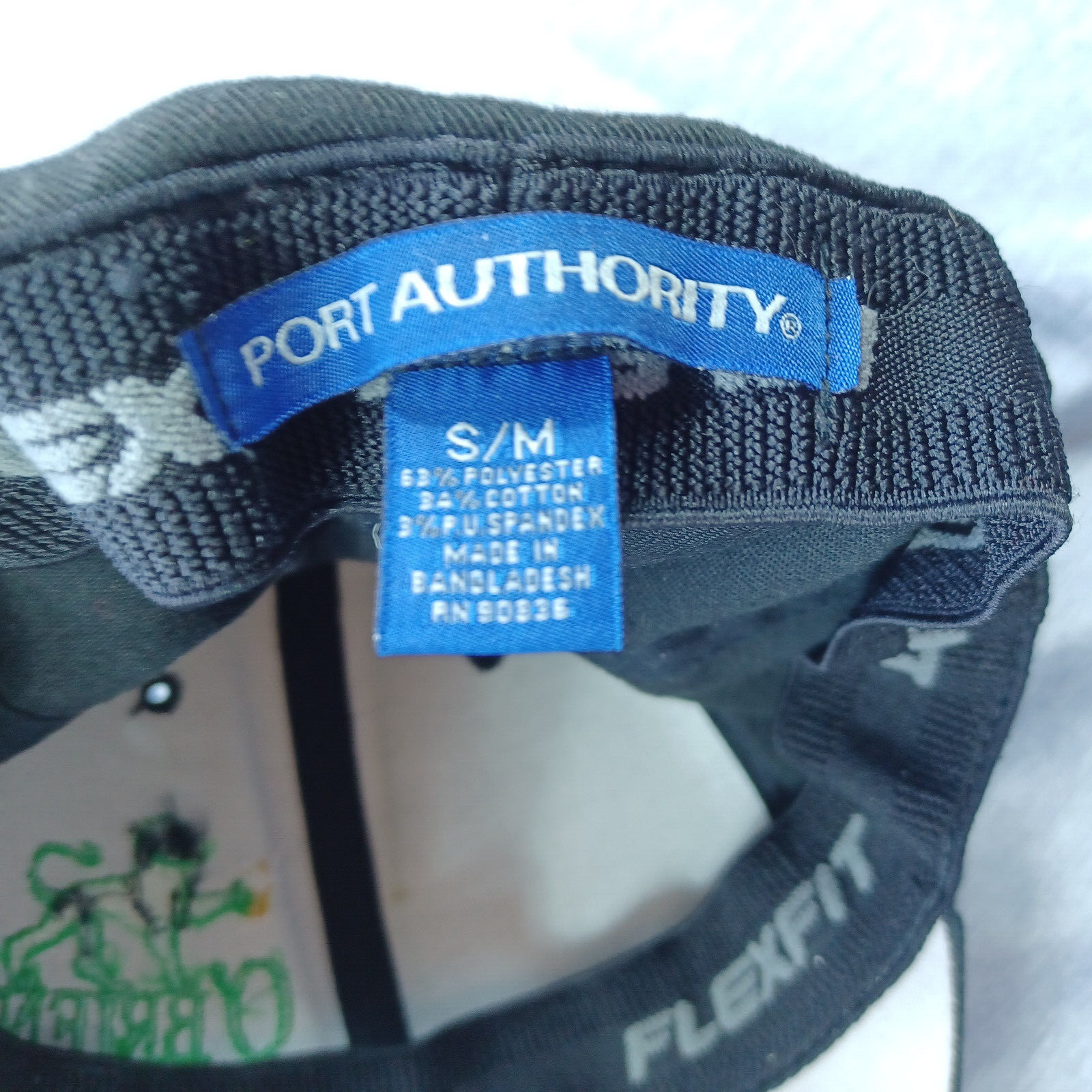 FlexFit Short billed cap S/M (6 3/4-7 1/4) Elastic back Black/Grey/Green