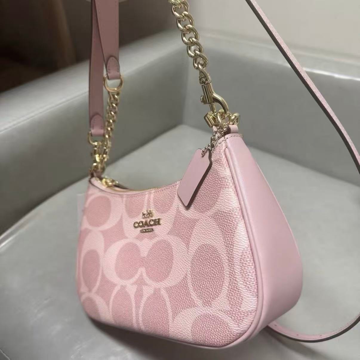 COACH Teri CAL51 Shoulder Bag In signature canvas/Gold/Powder Pink New