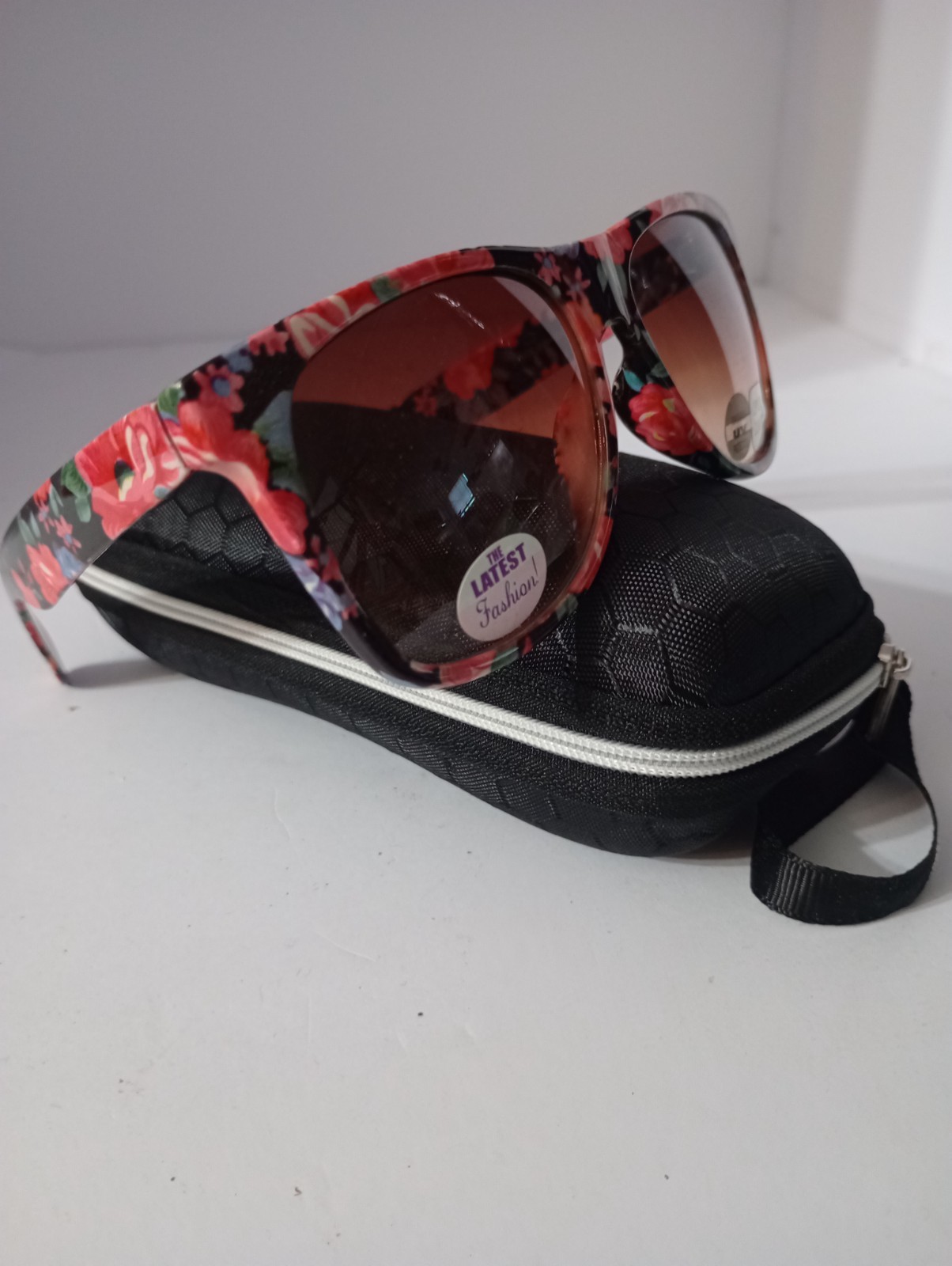 European Designer Pretty Colorful Sunglasses – High Quality , Great Design