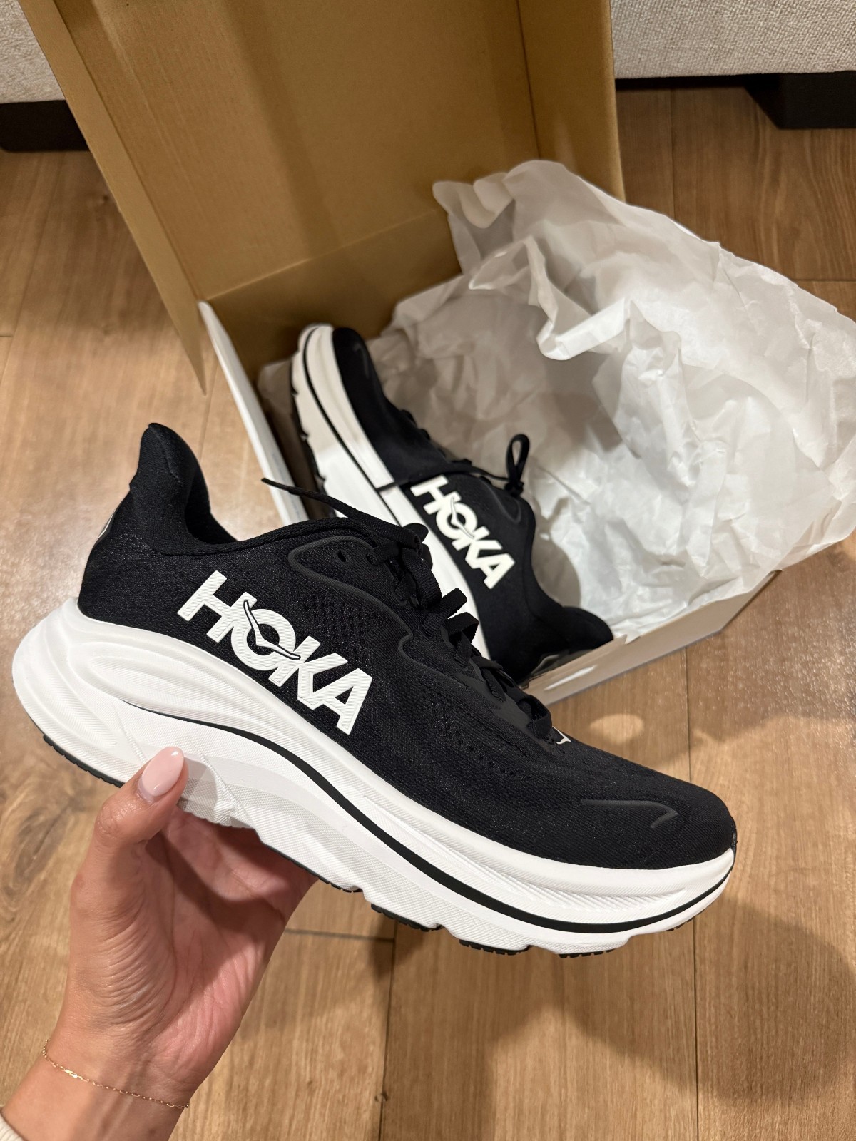 Hoka Women’s Clifton 10 Black / White Running Shoe US 7