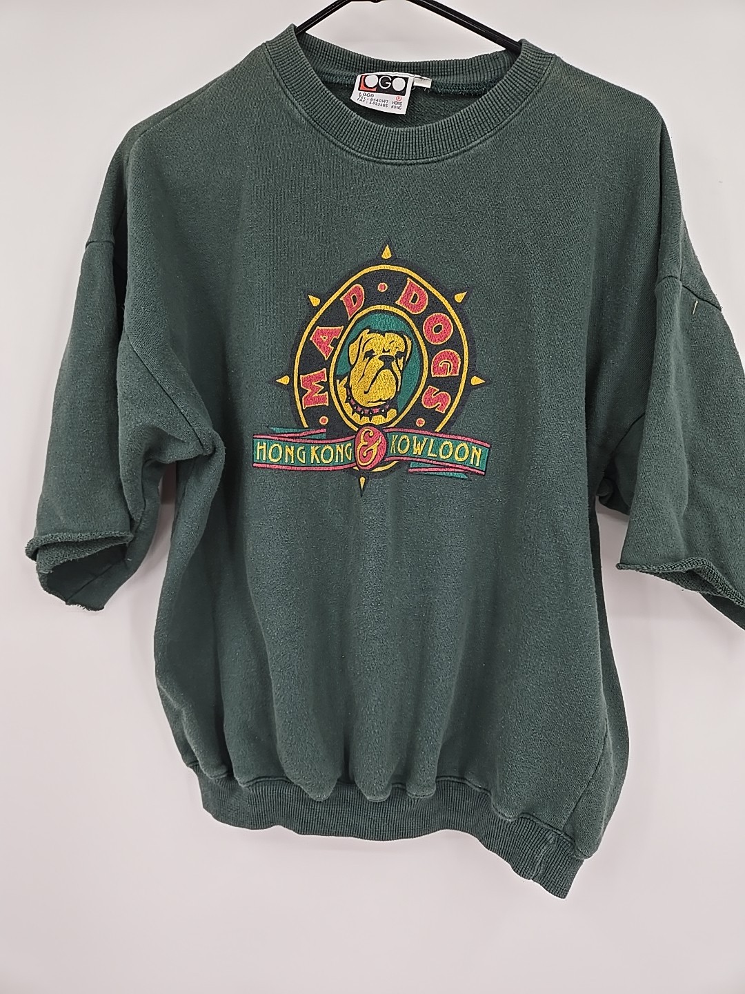 Vintage Mad Dogs Pub Hong Kong Kowloon Sweatshirt Size 46 Green Crop Fray