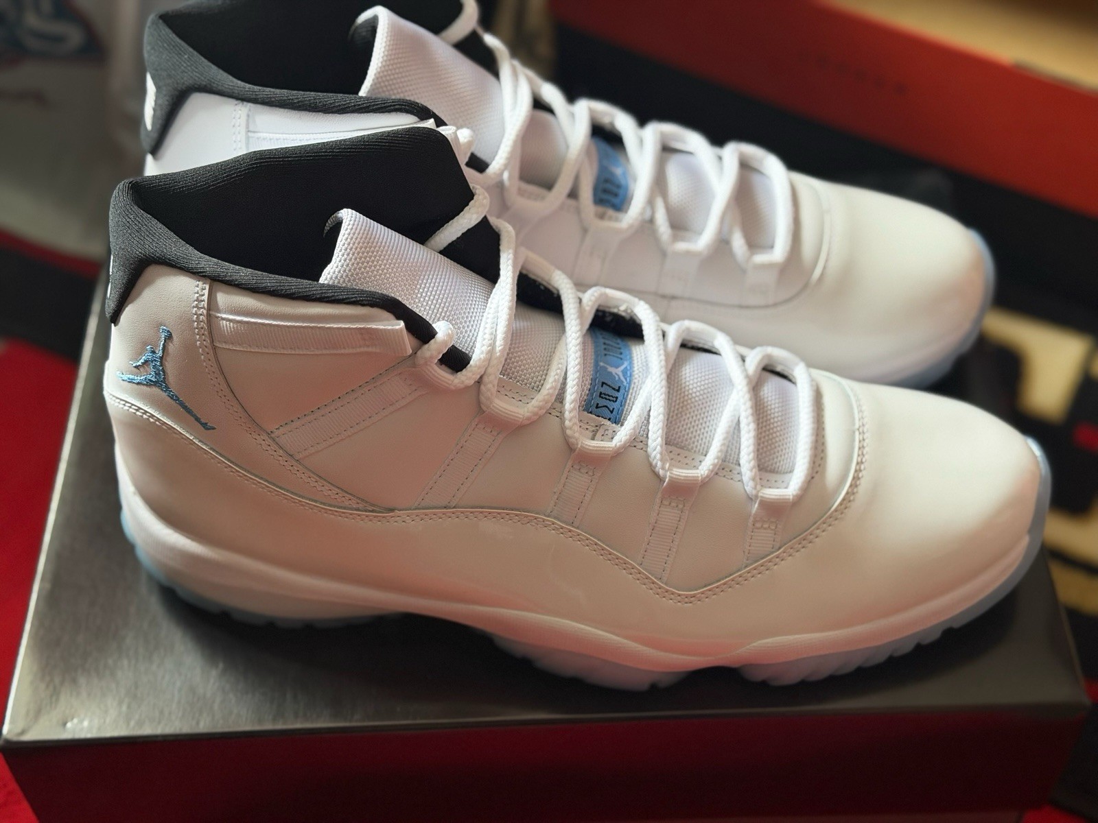 Jordan 11 Retro Legend Blue