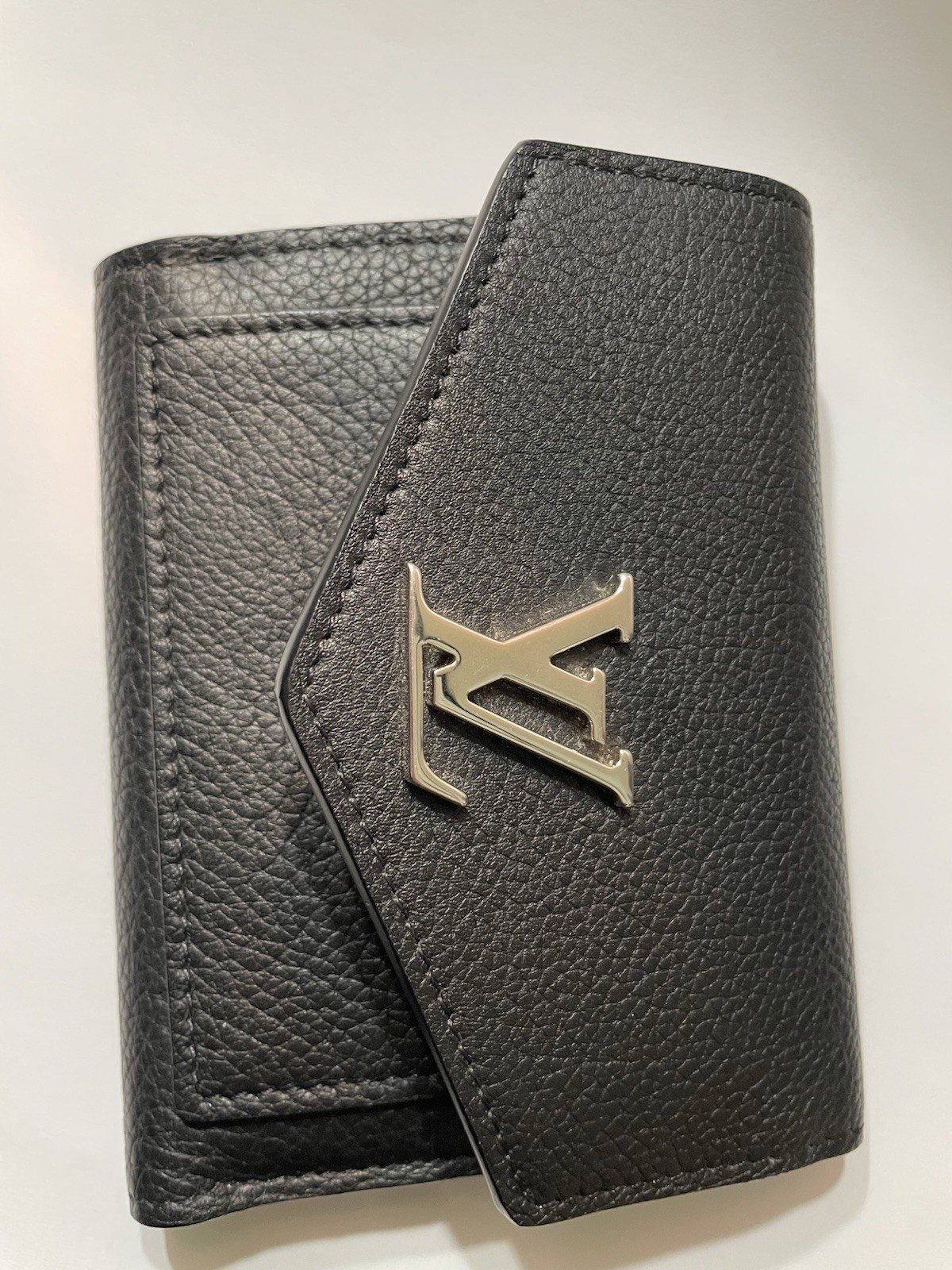 Louis Vuitton Women’s Black Trifold Wallet LV Logo Zip Pocket Credit Card