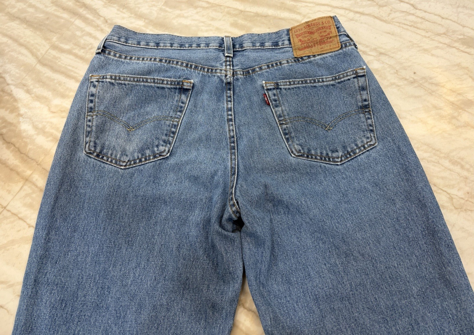 Levis 550 Relaxed Fit Medium Wash Blue Denim Jeans Mens 34×36 Great Condition!