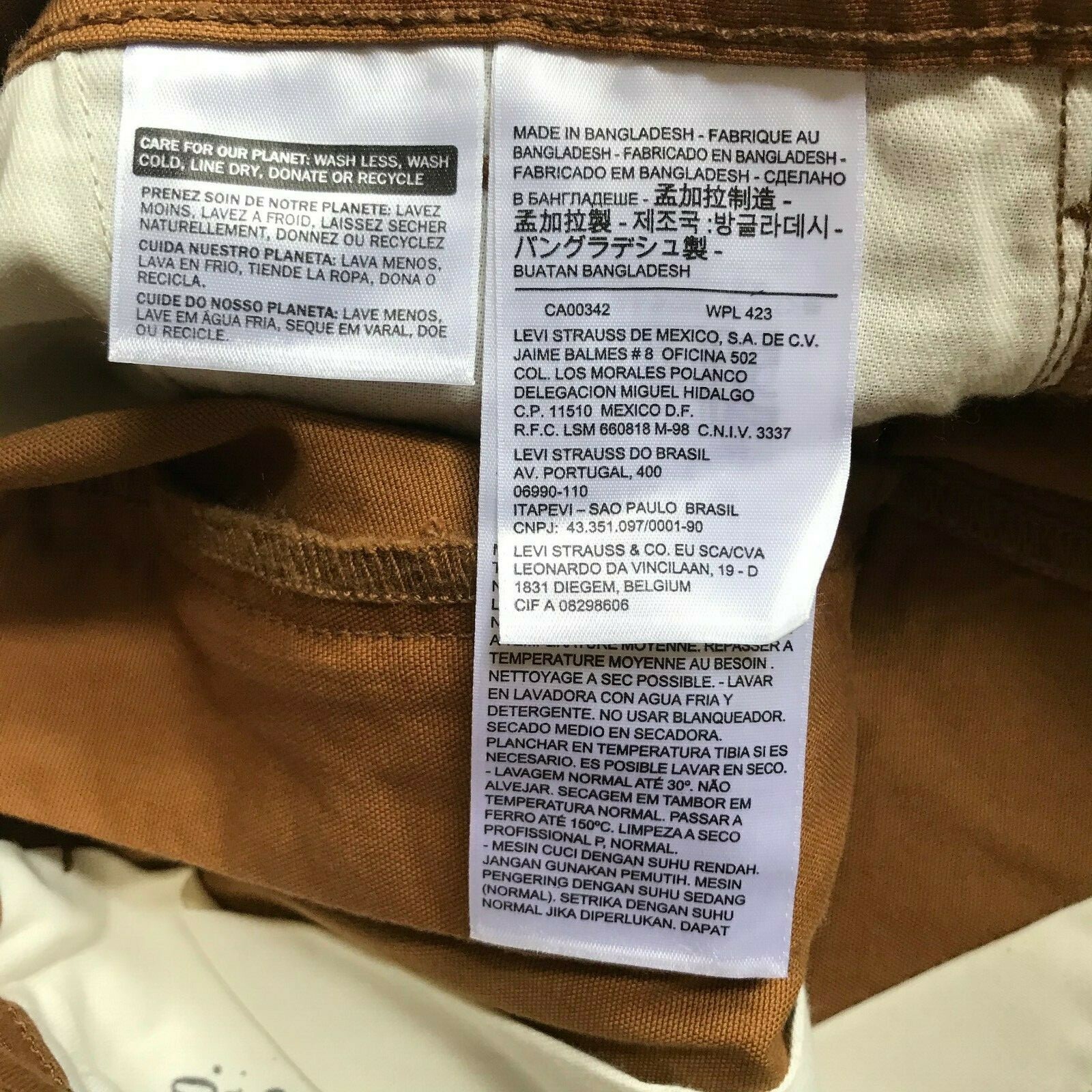 NWT Levis Men’s Classic Solid Cotton Flex Straight Chino Shorts Falls above knee