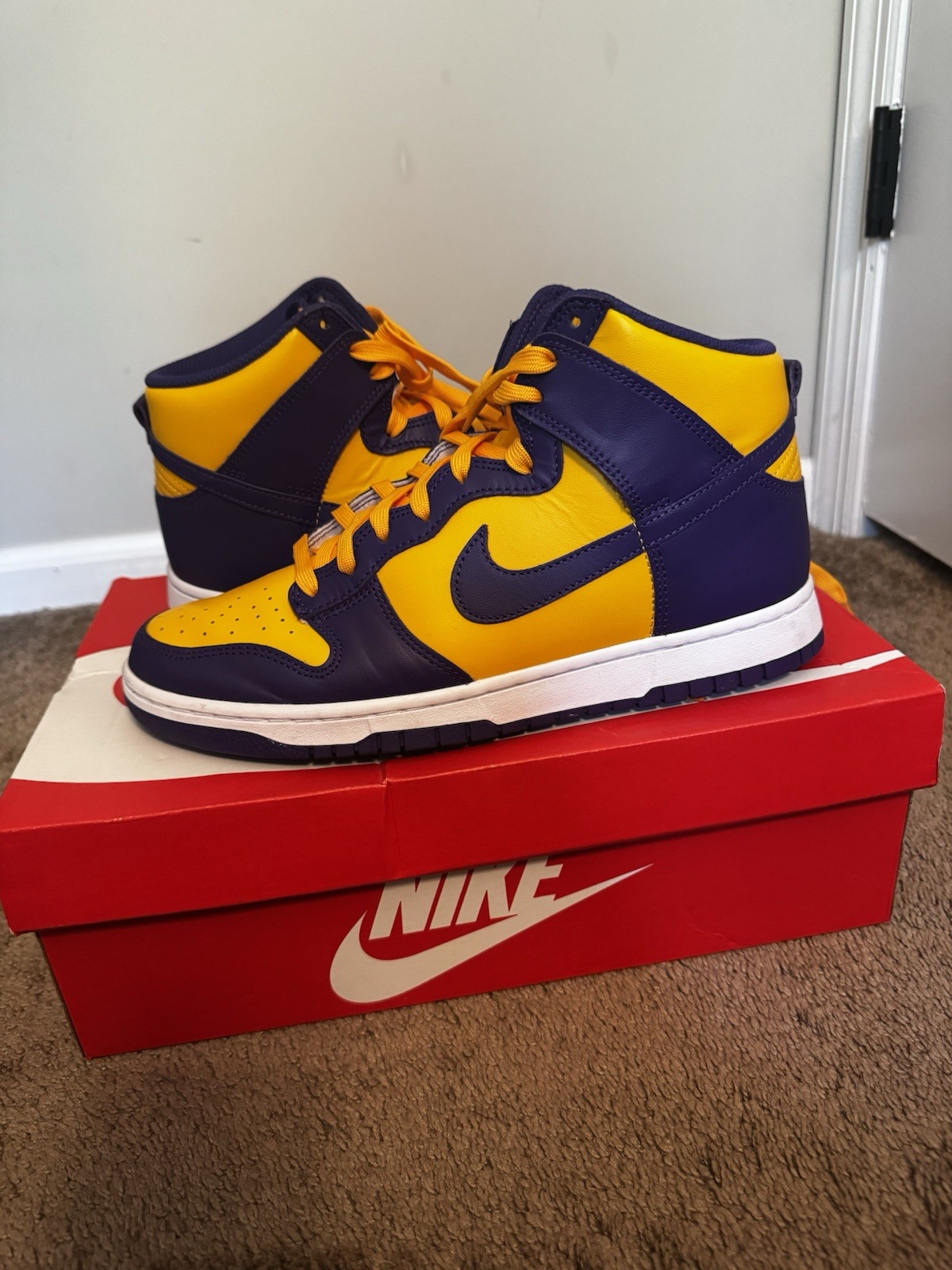 Nike Dunk Mid Top Lace-Up Sneaker Lakers Court Purple/University Gold DD1399-500