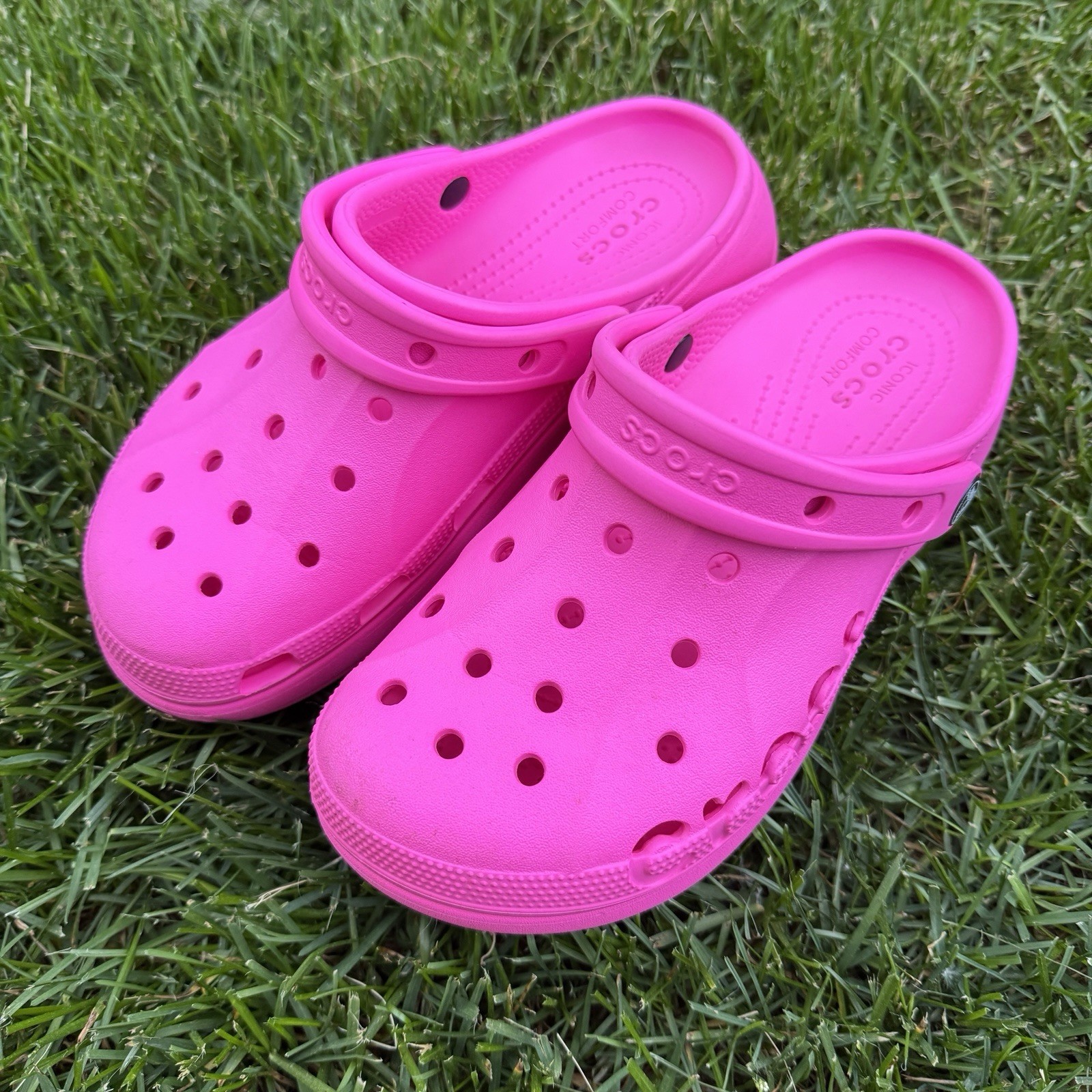 Crocs Adult Baya Clogs Hot Pink Raspberry Women’s Size 8 Classic Comfort EUC