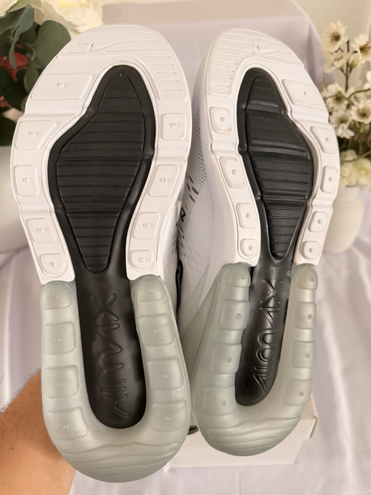 Nike Air Max 270 Men’s Low Top Lace-Up Sneakers White/Black/Gray AH8050-100