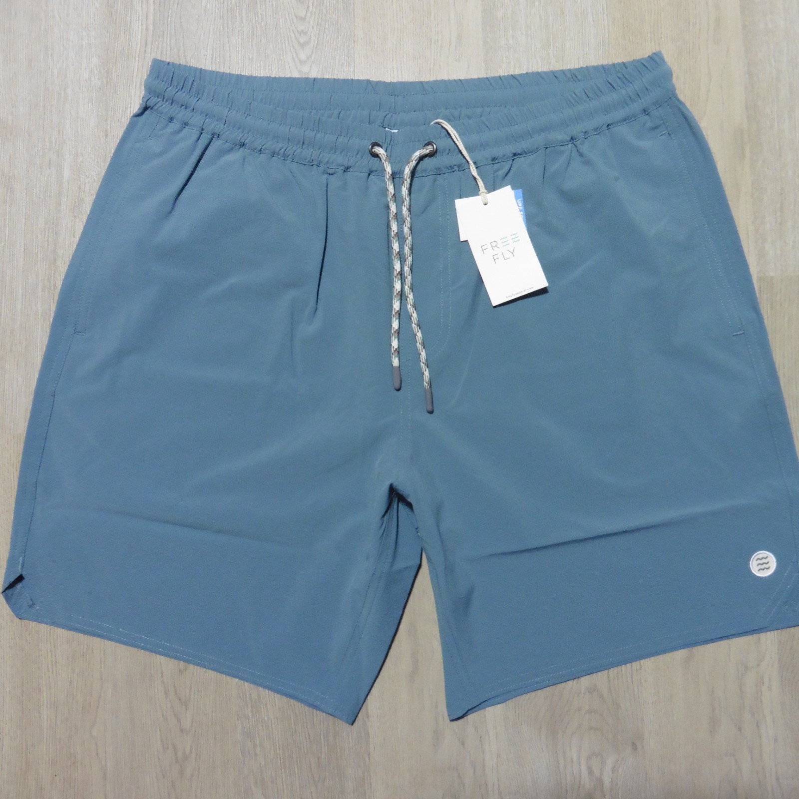 FREE FLY Mens M MEDIUM ANDROS SHORTS PACIFIC BLUE STRETCH TRUNK FISHING SWIM 7″