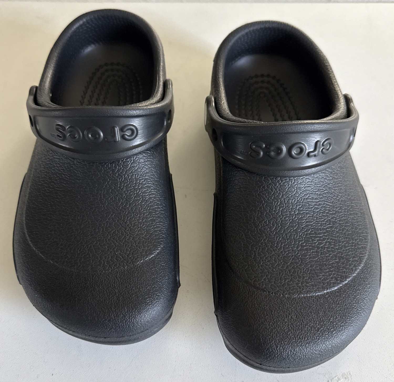 EUC Crocs Bistro Clogs Work Shoe Non Slip Comfort W 6 M 4 Black Enclosed Toe