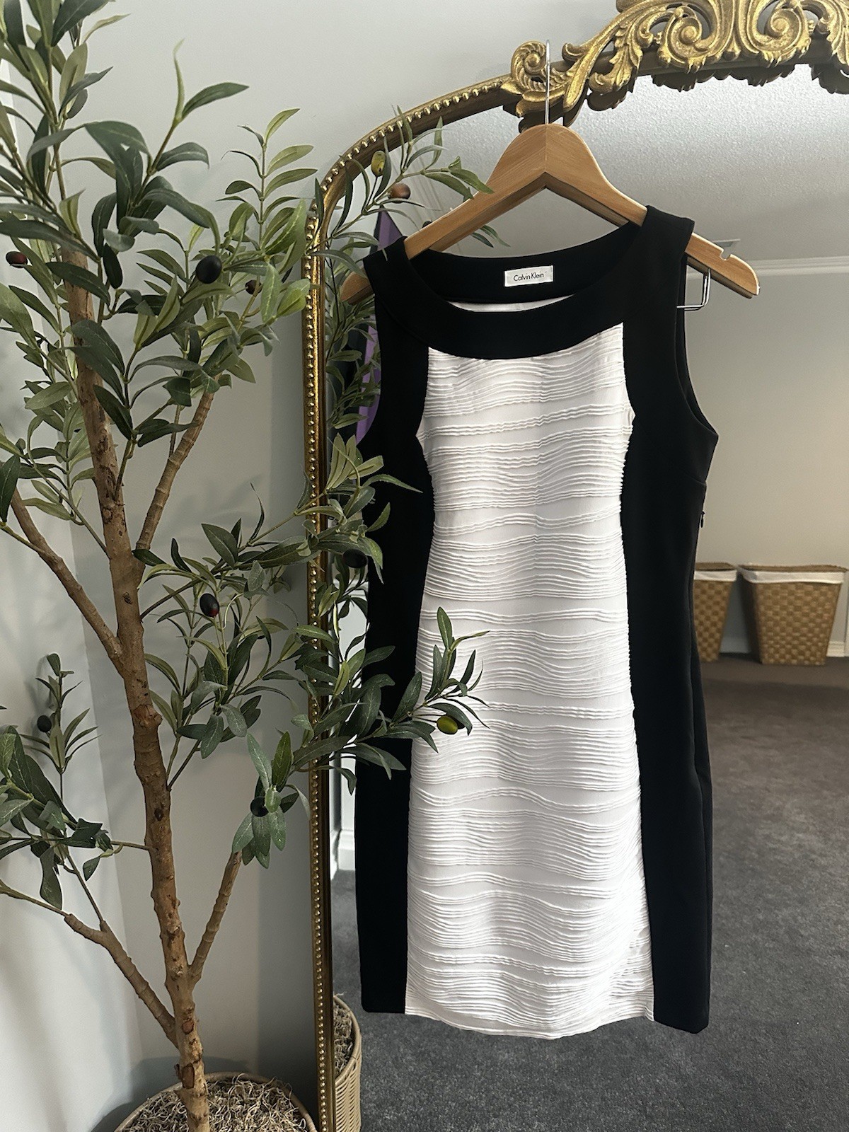 Calvin Klein Colorblock Black/White Sleeveless Round Neck Knit Sheath Dress 8