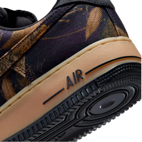 Nike Men’s Air Force 1 ’07 RealTree Black/Gum Yellow/Realtree Camo IH1221-900